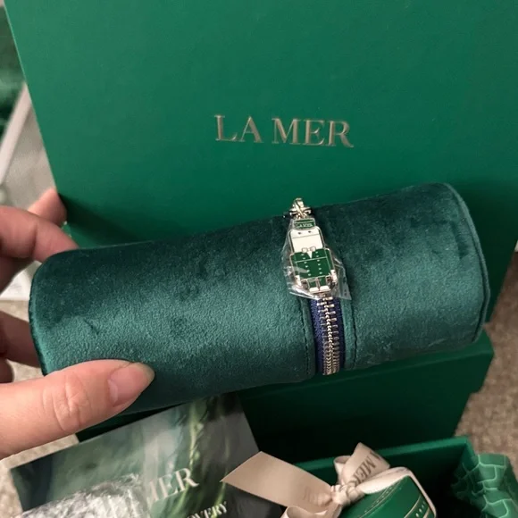 La Mer Skincare holiday gift Collection - Picture 2 of 15